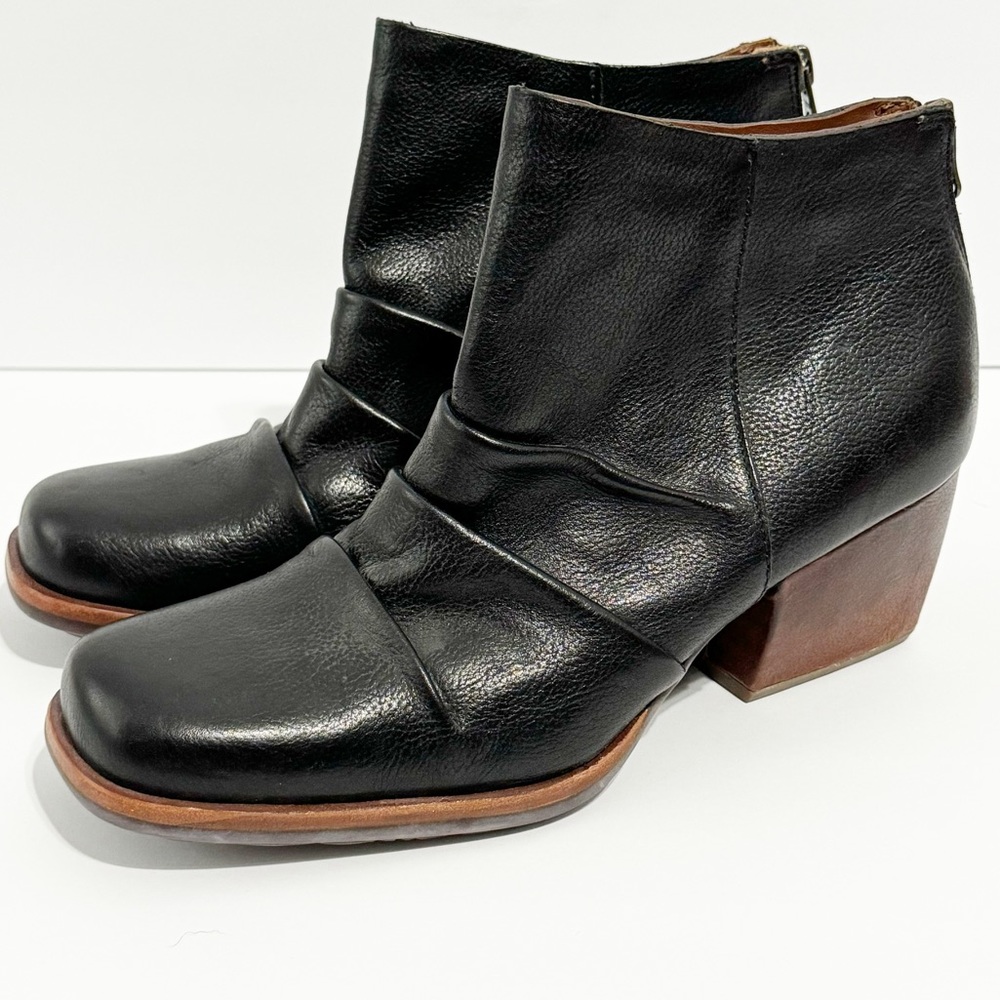 NWOT Kork ease black brown Kissel bootie size 7.5